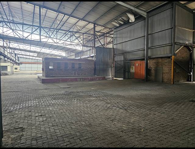 3,300M² WAREHOUSE TO LET IN ALRODE